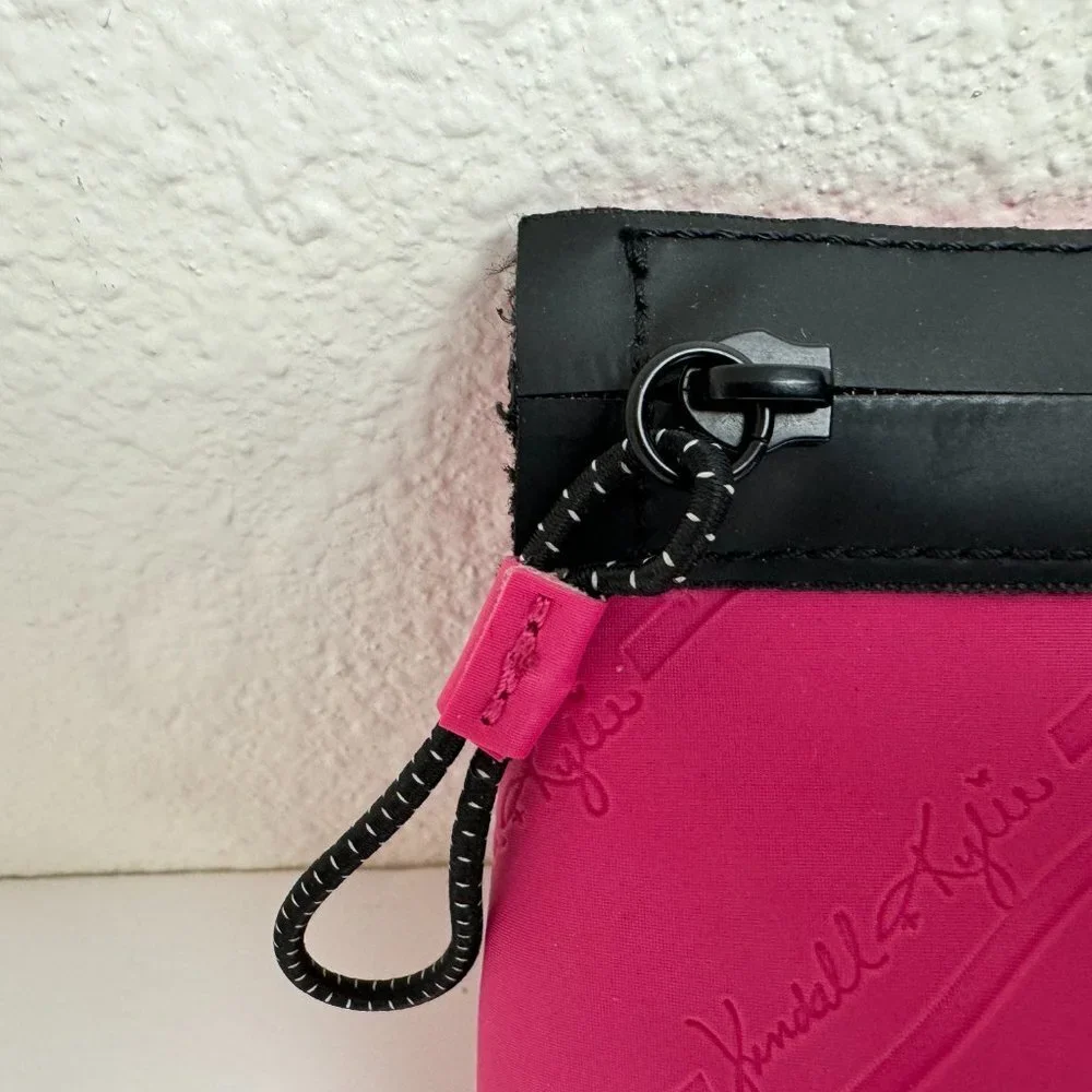 NWOT Kendall & Kylie Pink Cosmetic bag Beauty bag  Makeup Stylish Waterproof